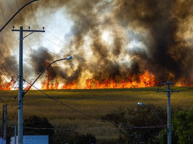 Les élus face à la crise dans les collectivités, ici face à un incendie
